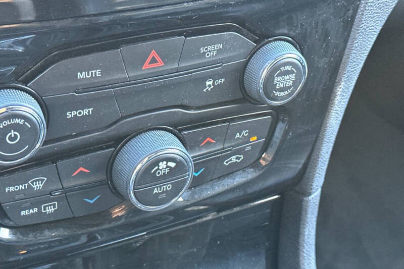 2018 Chrysler 300 S