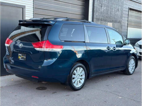 2012 Toyota Sienna LE 7-Passenger