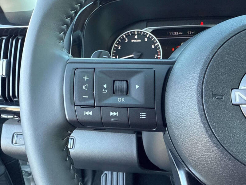 2025 Nissan Pathfinder SV