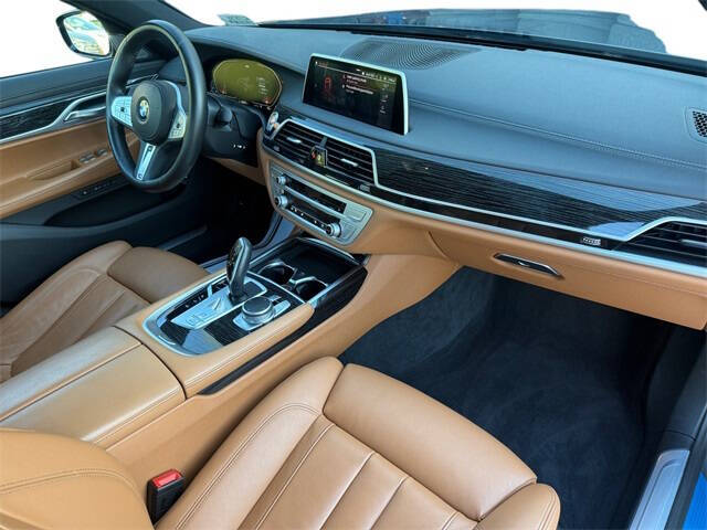 2022 BMW 7 Series 740i