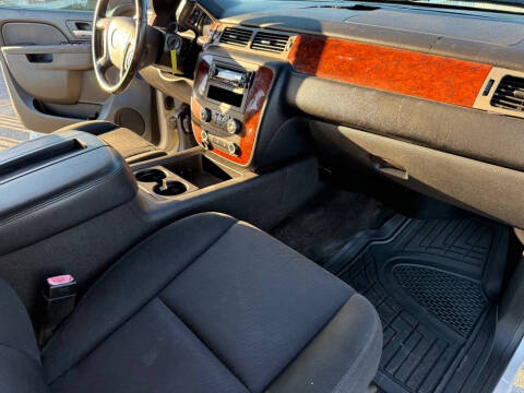 2013 Chevrolet Avalanche LS Black Diamond