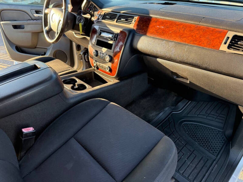 2013 Chevrolet Avalanche LS Black Diamond