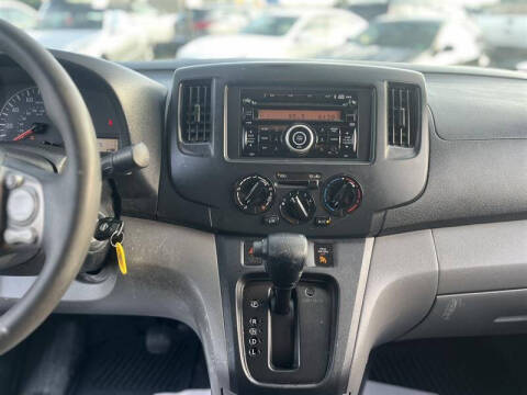 2017 Nissan NV200 SV