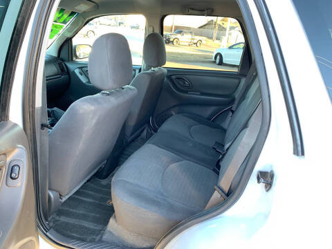 2005 Mazda Tribute i