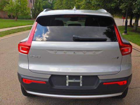 2025 Volvo XC40 B5 Plus Bright Theme