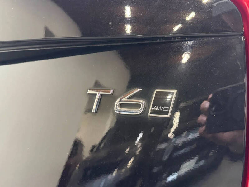 2016 Volvo XC90 T6 Momentum