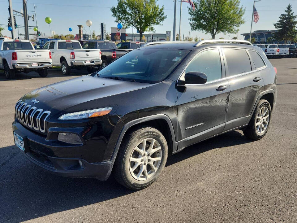 2017 Jeep Cherokee for sale at Victoria Auto Sales in Victoria, MN