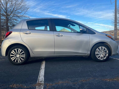 2017 Toyota Yaris 5-Door LE