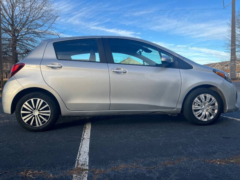 2017 Toyota Yaris 5-Door LE