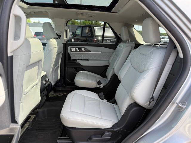 2025 Ford Explorer Platinum