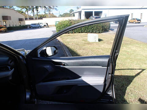 2020 Toyota Camry Hybrid SE