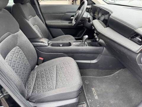2025 Nissan Kicks SV