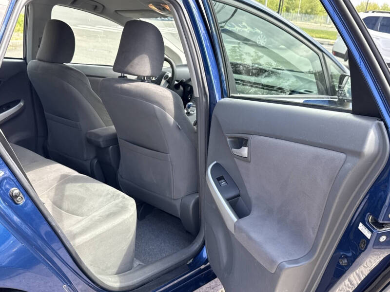 2010 Toyota Prius III