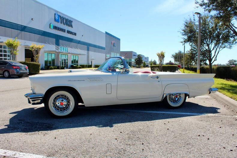 1957 Ford Thunderbird