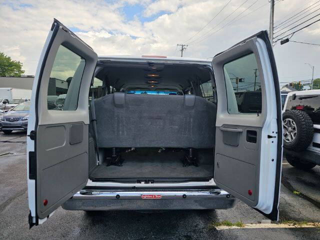 2011 Ford E-Series E-350 SD XLT