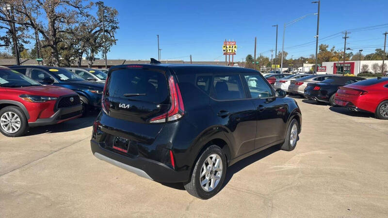 2024 Kia Soul LX photo 8