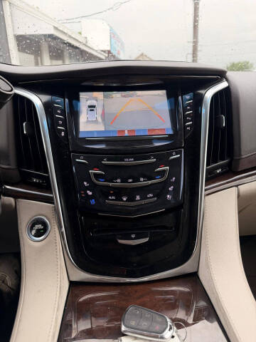 2017 Cadillac Escalade Luxury