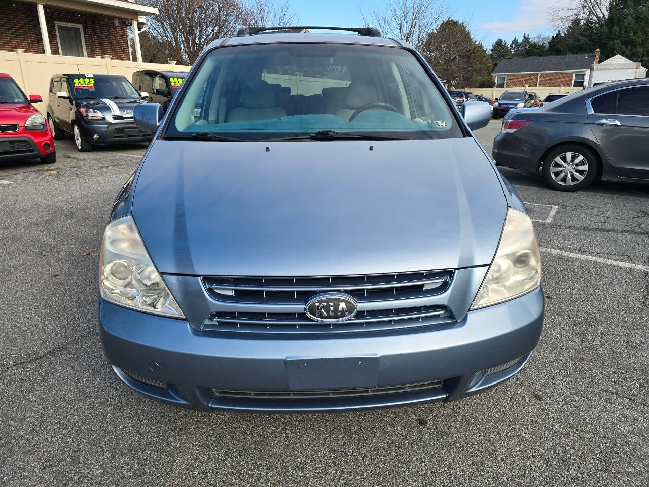 2008 Kia Sedona for sale at QUEENSGATE AUTO SALES in York, PA