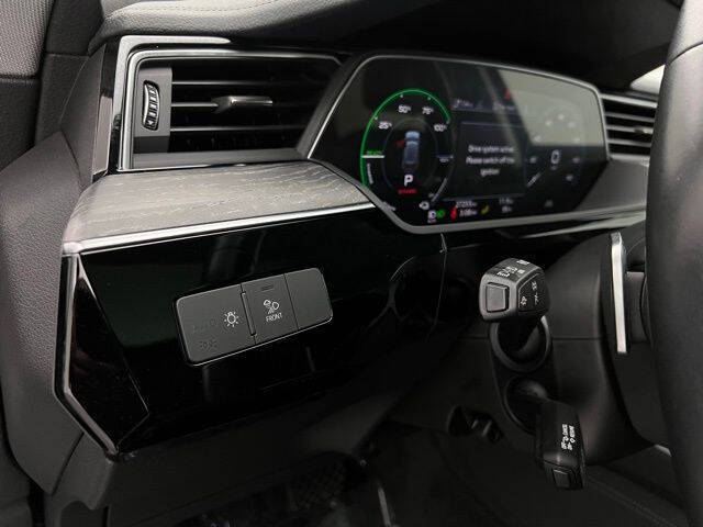 2022 Audi e-tron quattro Premium