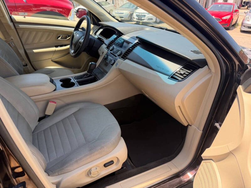 2014 Ford Taurus SE