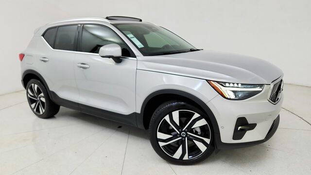 2025 Volvo XC40 B5 Plus Bright Theme