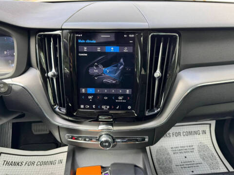 2025 Volvo XC60 B5 Core Dark Theme