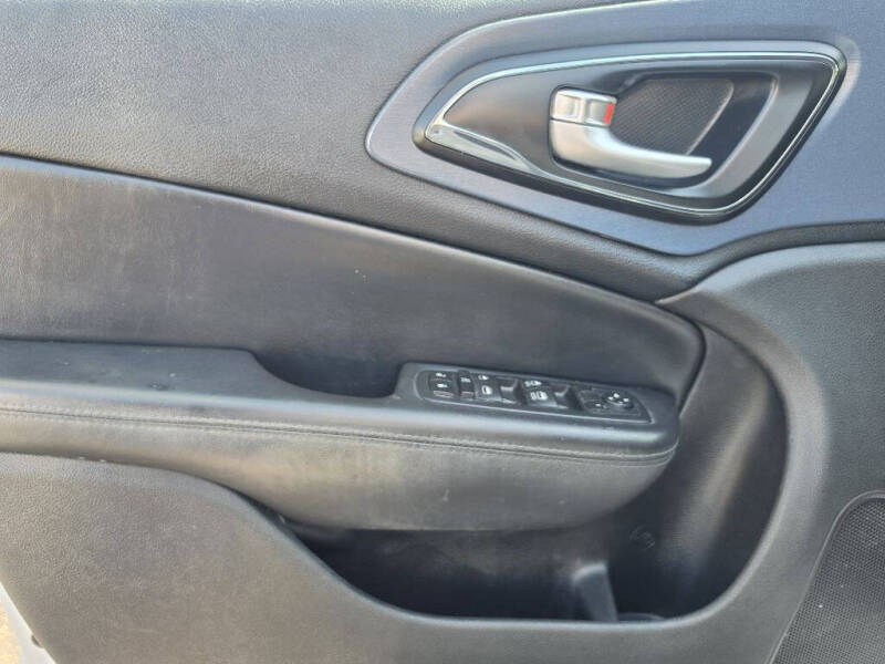 2016 Chrysler 200 S