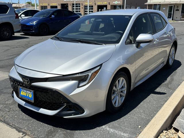 2025 Toyota Corolla Hatchback SE