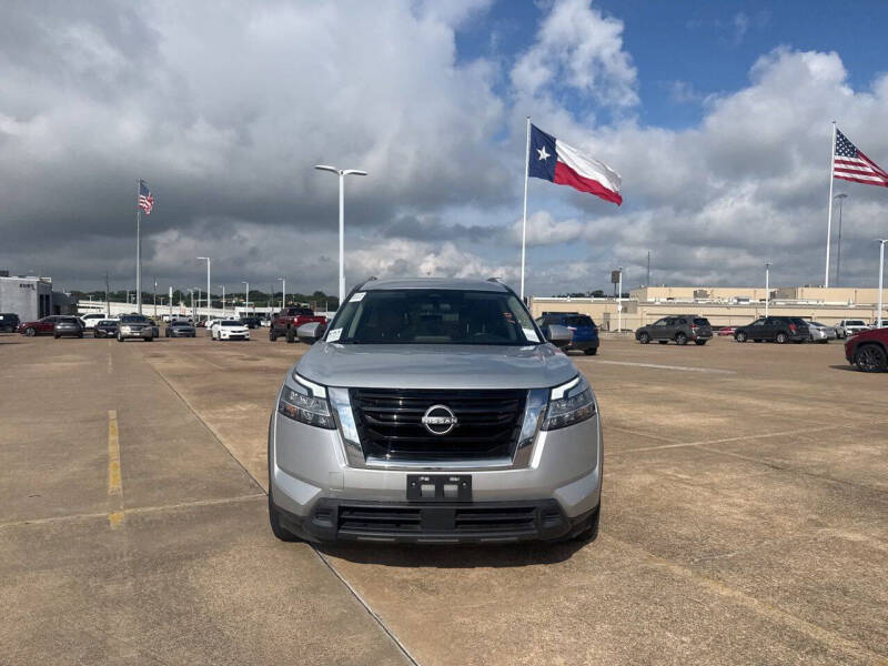 2022 Nissan Pathfinder SV