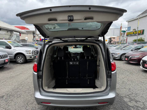 2020 Chrysler Voyager LXi