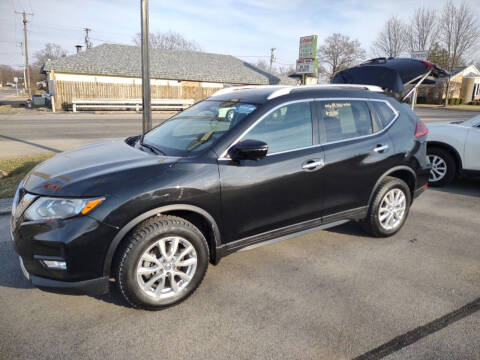 2018 Nissan Rogue for sale at Dave's Car Corner in Hartford City IN