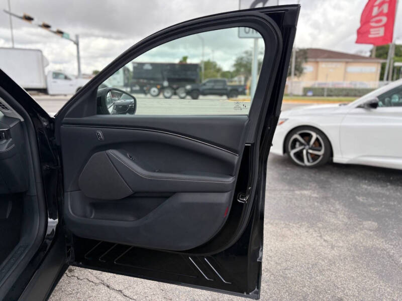 2024 Ford Mustang Mach-E Select