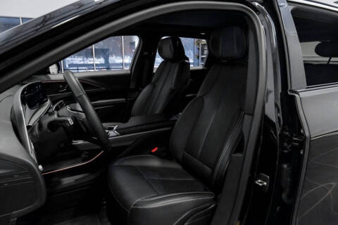 2024 Cadillac LYRIQ Luxury 2