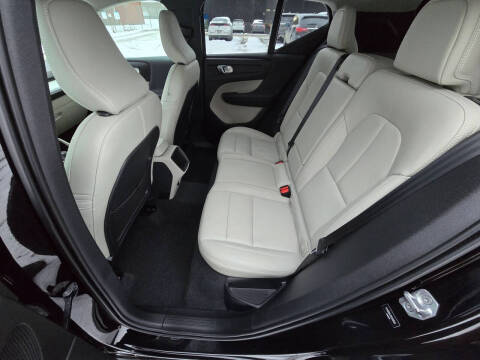 2021 Volvo XC40 T5 Momentum