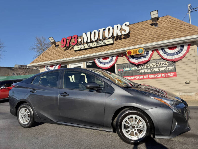 2016 Toyota Prius Three's photo