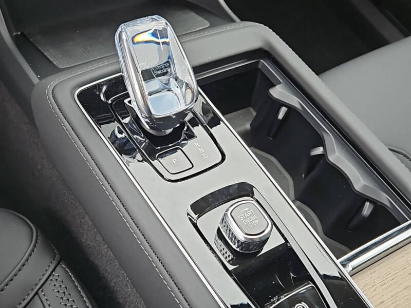 2025 Volvo XC90 B6 Plus Bright Theme 7P