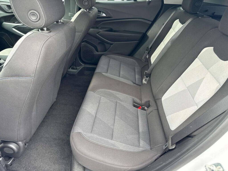 2025 Chevrolet Trax LS