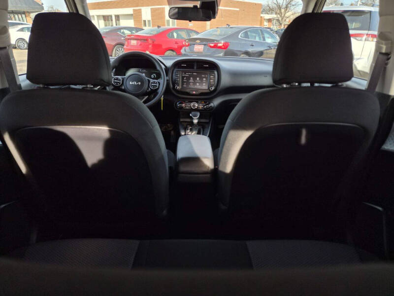 2023 Kia Soul LX - Photo 11