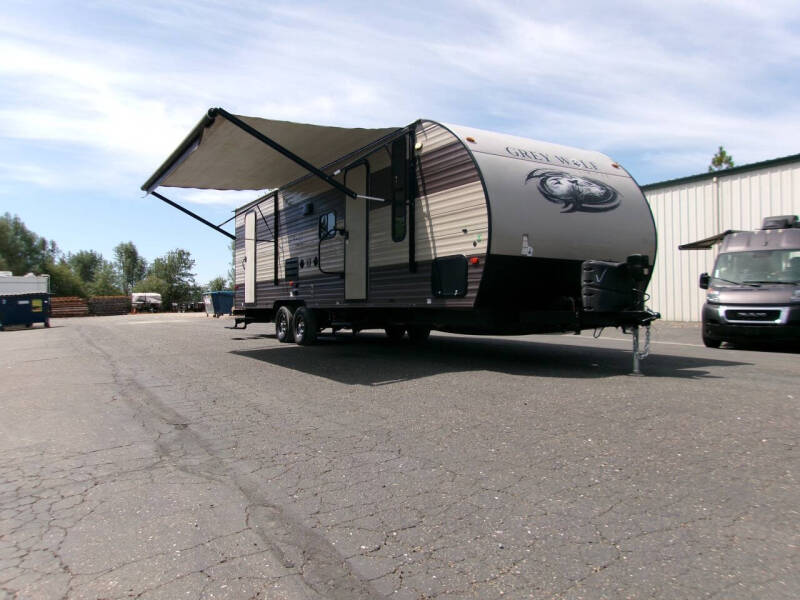 2018 Forest River Cherokee Grey Wolf 26dbh