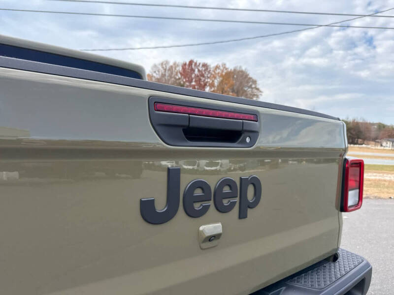 2025 Jeep Gladiator NightHawk