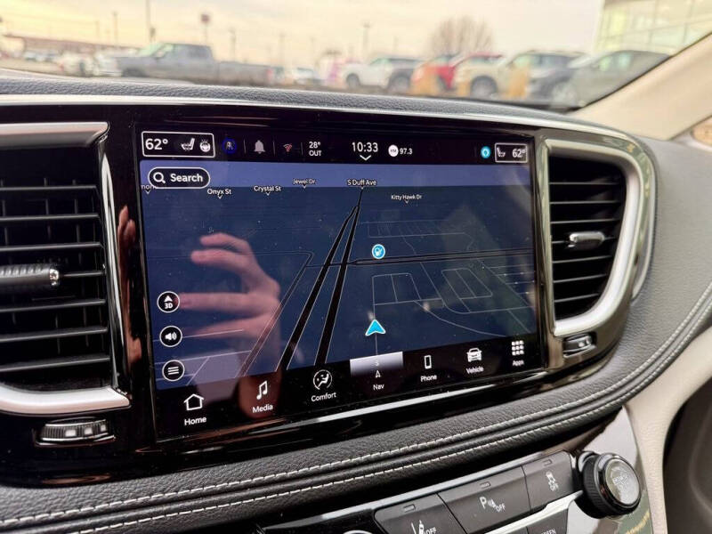 2024 Chrysler Pacifica Plug-In Hybrid Select