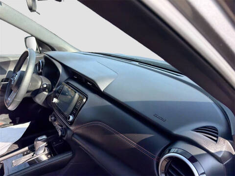 2021 Nissan Kicks SR