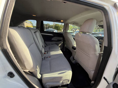2017 Toyota Highlander LE