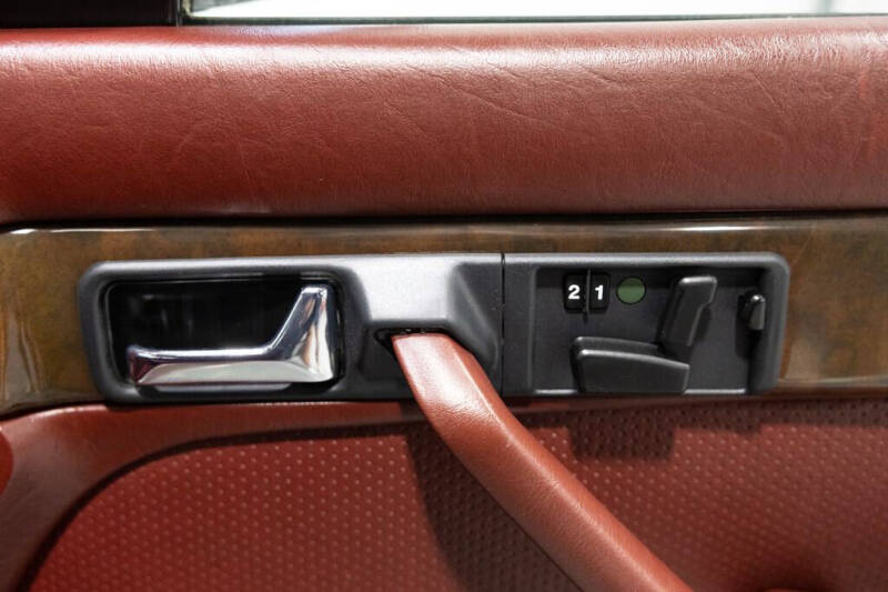 1988 Mercedes-Benz 560-Class 560 SEL