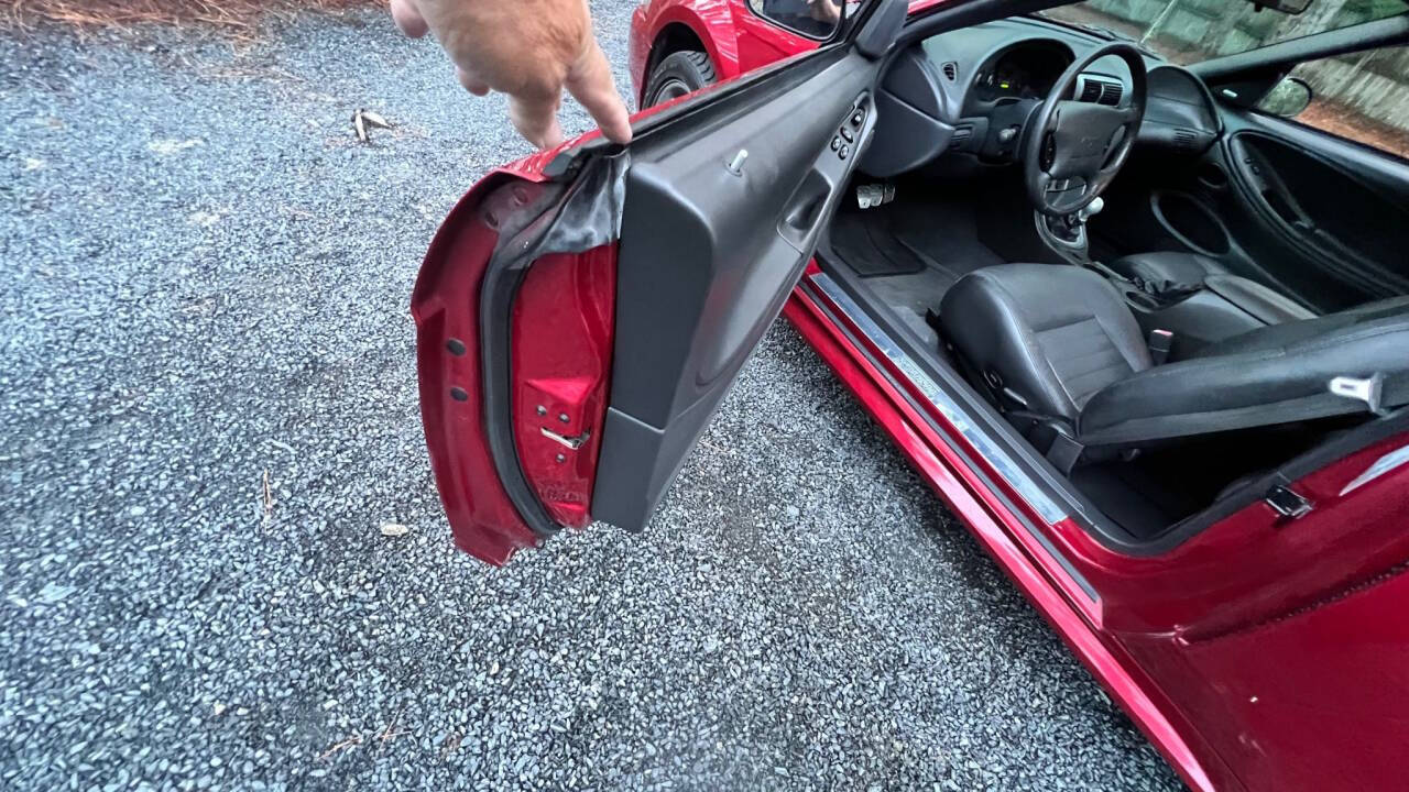 2004 Ford Mustang 17