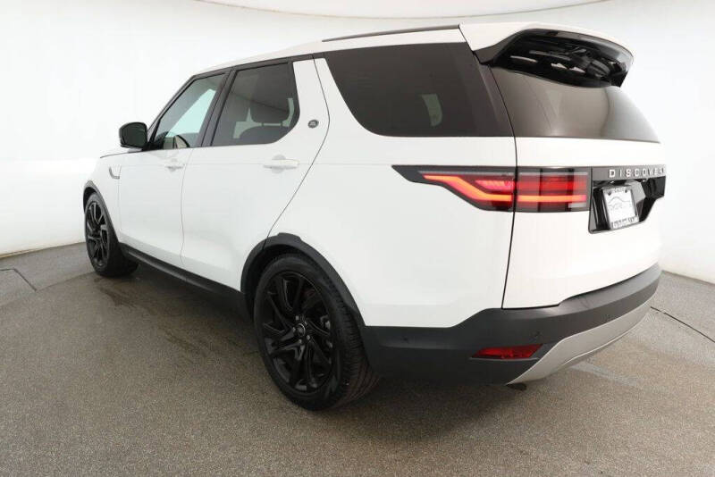2024 Land Rover Discovery P300 S