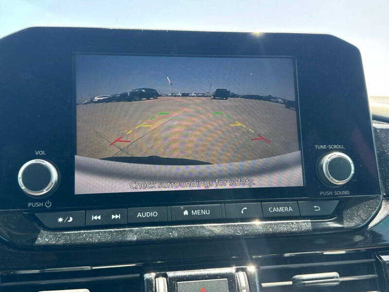 2024 Nissan Pathfinder SV