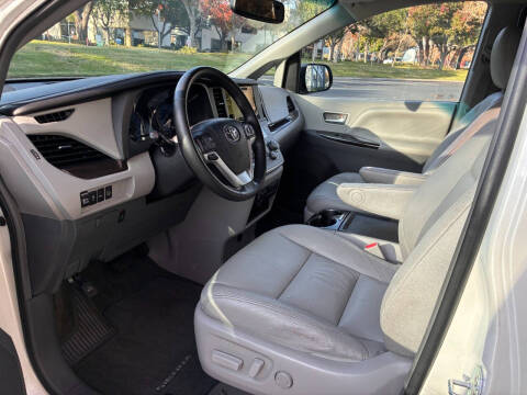 2015 Toyota Sienna XLE 8-Passenger