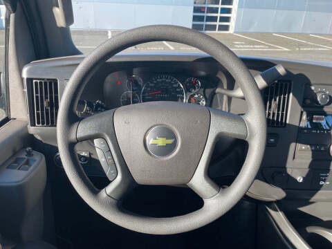 2025 Chevrolet Express 3500