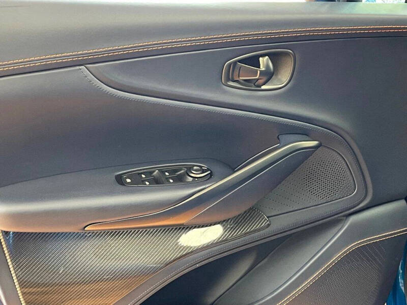 2022 Aston Martin DBX